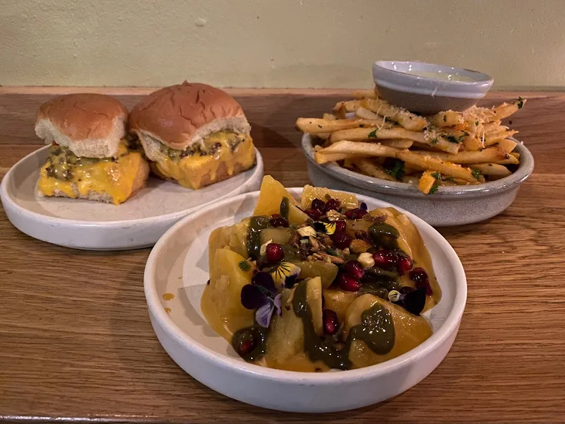 Canard — Eat in Division